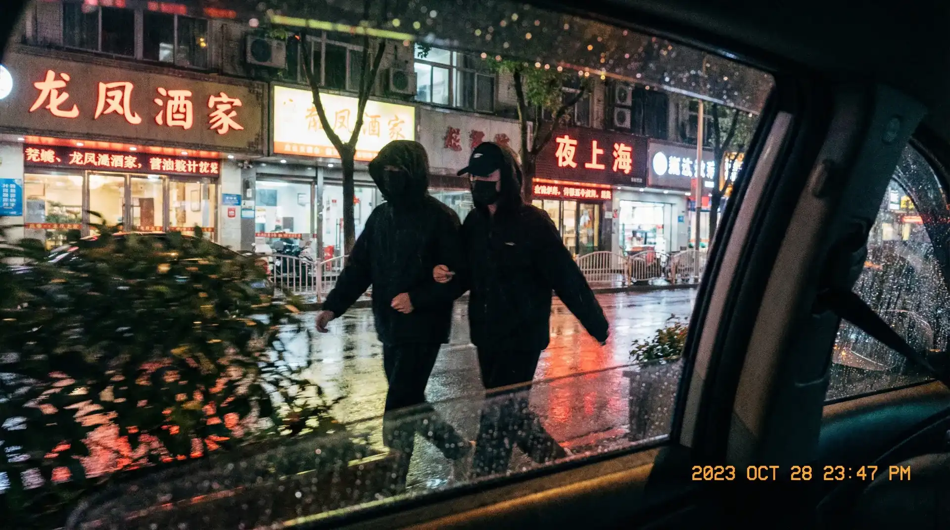 肏小说 - 顶流明星深夜密会现场抓拍照片